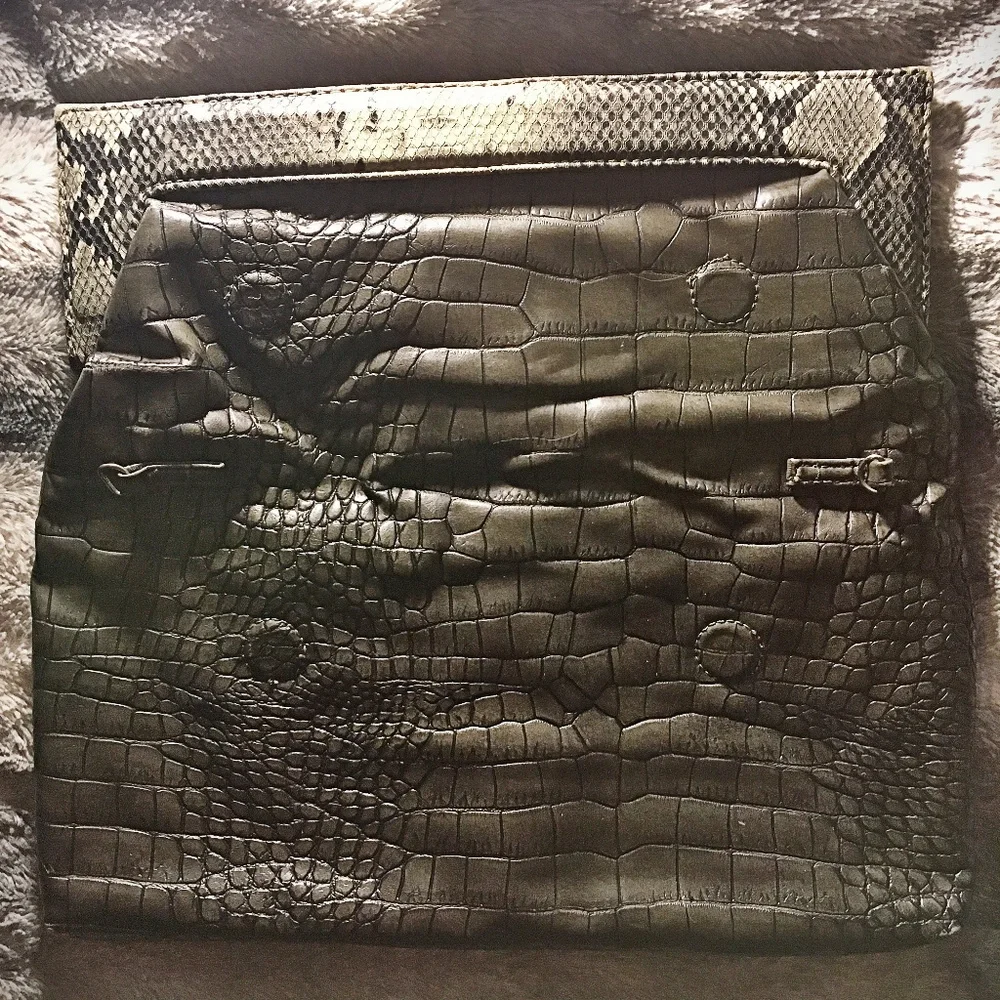 Sondra Roberts Snakeskin Shoulder/Clutch - Picture 2 of 4